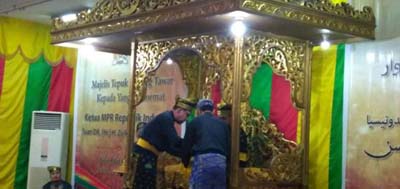 Ditemani Bapaslon Syamsuar-Edy Natar, Zulkifli Hasan Ditepung Tawari LAM Riau